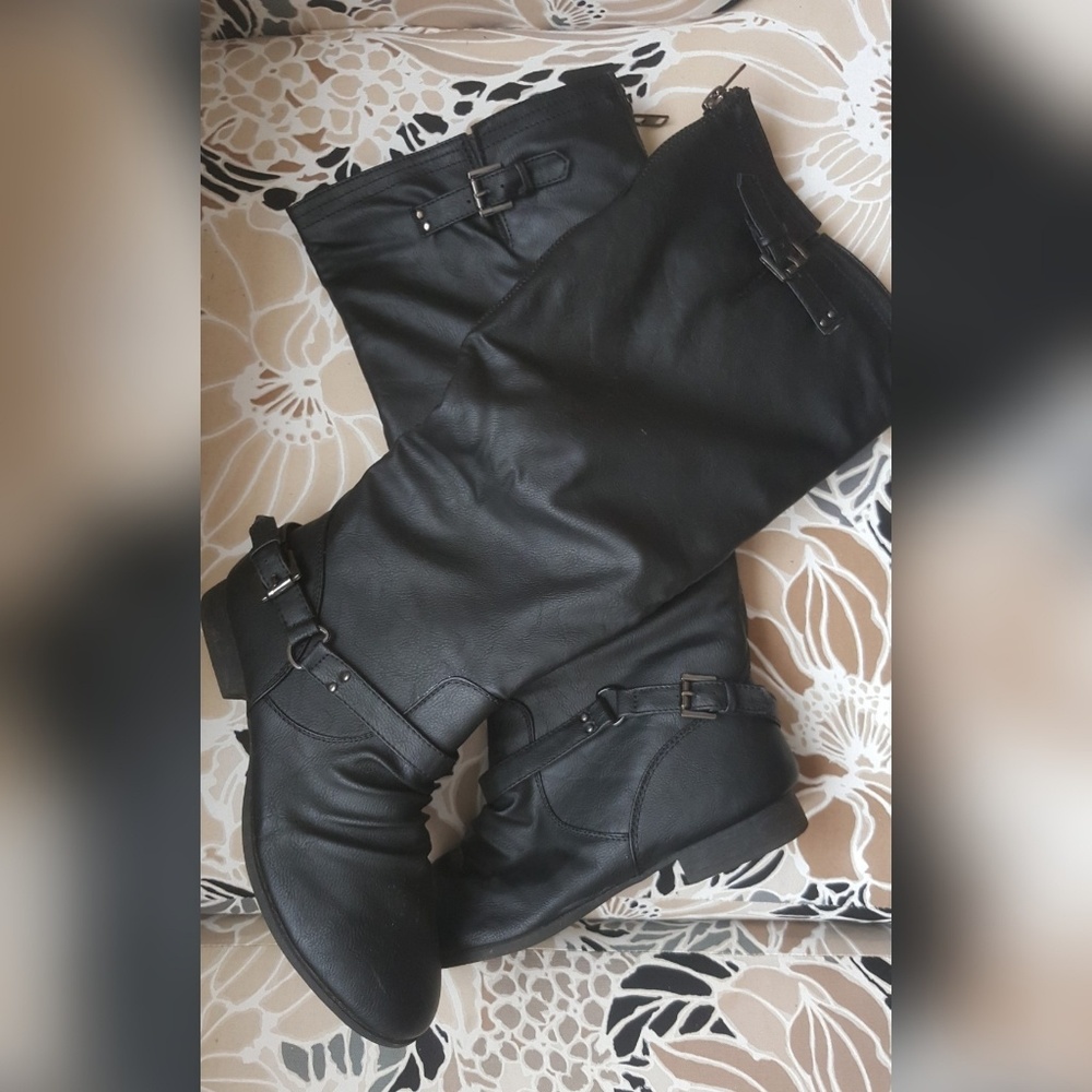 👢 Black Boots